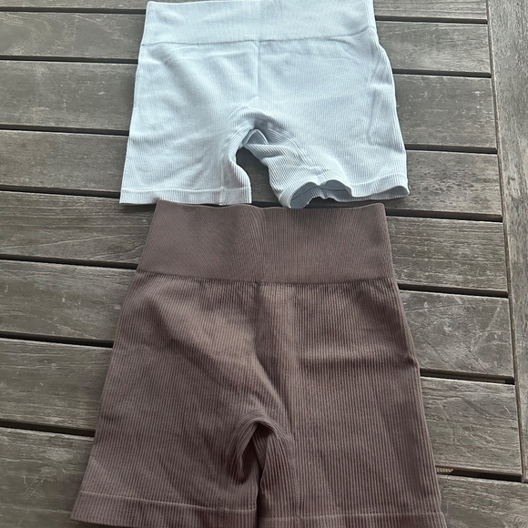 2 Pair Women's Ribbed Yoga shorts - Picture 1 of 3